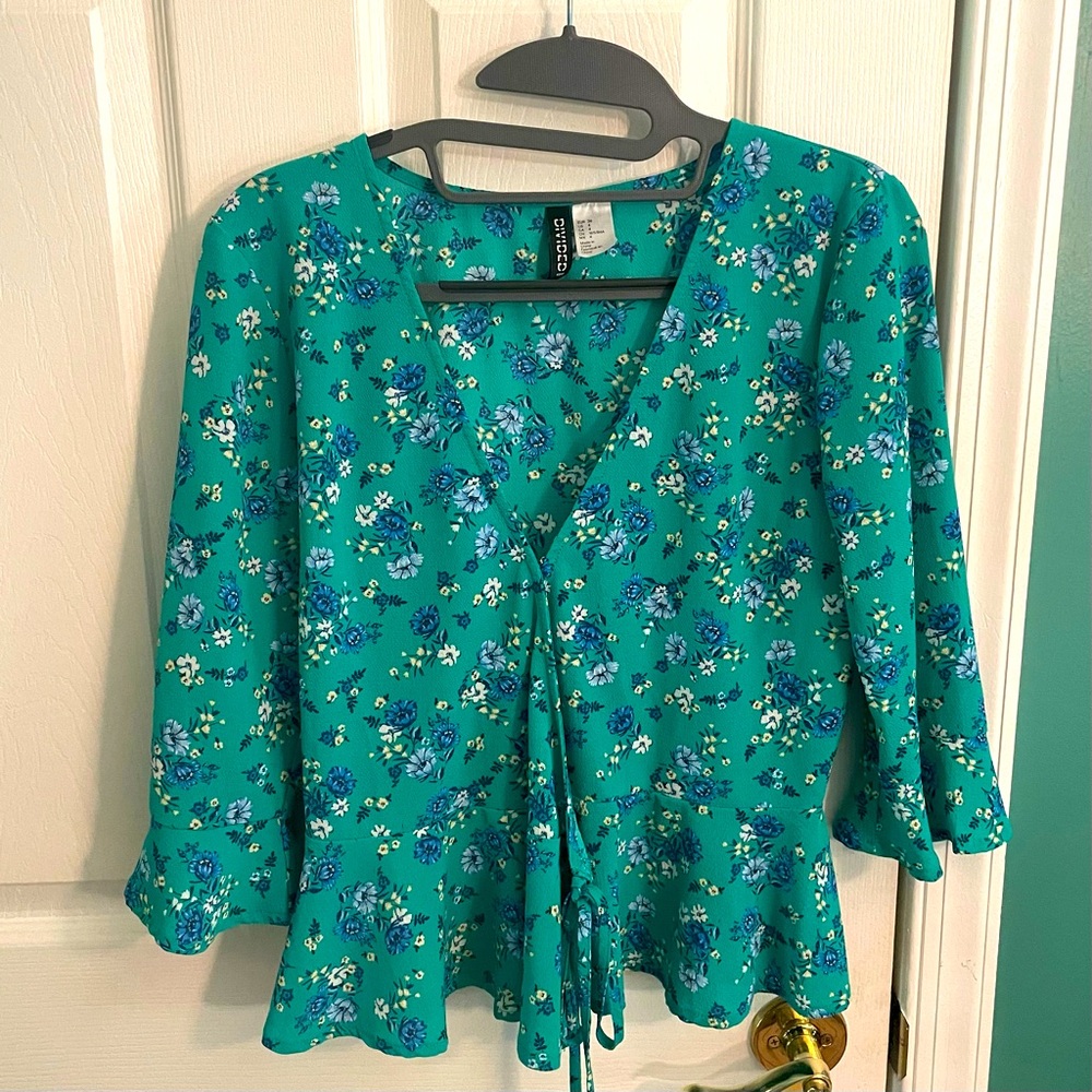 Divided by H&M Women’s Floral Wrap Blouse